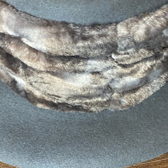 Vintage Oscar de la Renta Brown Hat w/ fur trim - Picture 2 of 5